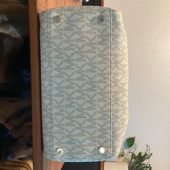 Michael Kors satchel bag. Never used. In excellent condition! - Picture 11 of 12